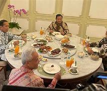 Foto Jokowi Makan Bareng Capres